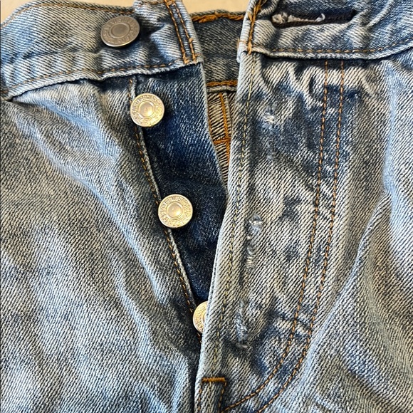 Levi's women’s button fly cut off denim shorts - Picture 4 of 5